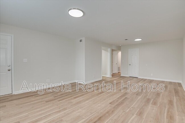 Building Photo - 40 Conifer Ct