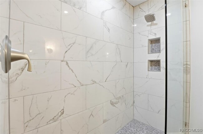 Foto del edificio - 809 Inverie Dr