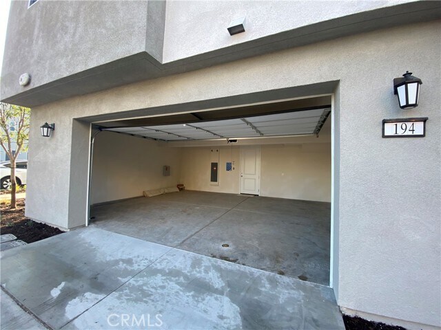Building Photo - 194 Sash
