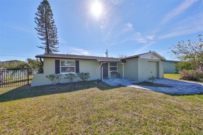 Building Photo - 6025 Florida Cir S