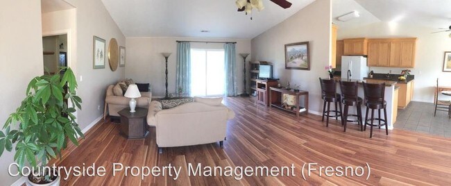 Building Photo - 7533 Live Oak Dr