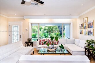 Building Photo - 1529 Bayview Dr