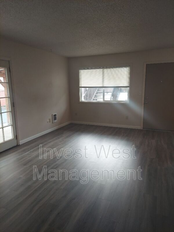 Building Photo - 1806 E 4th Plain Blvd