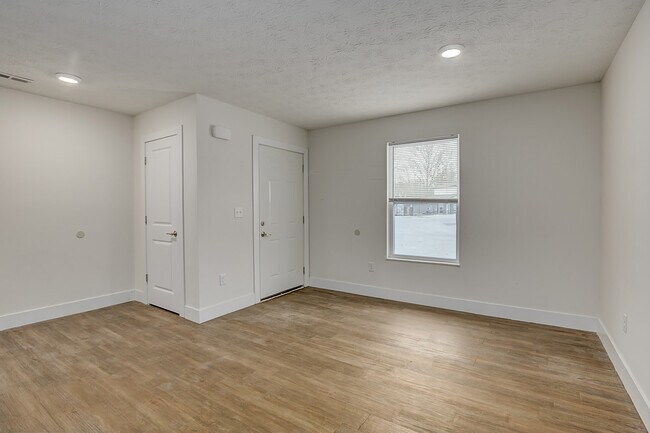 Foto del edificio - 702 Courtyard Ln