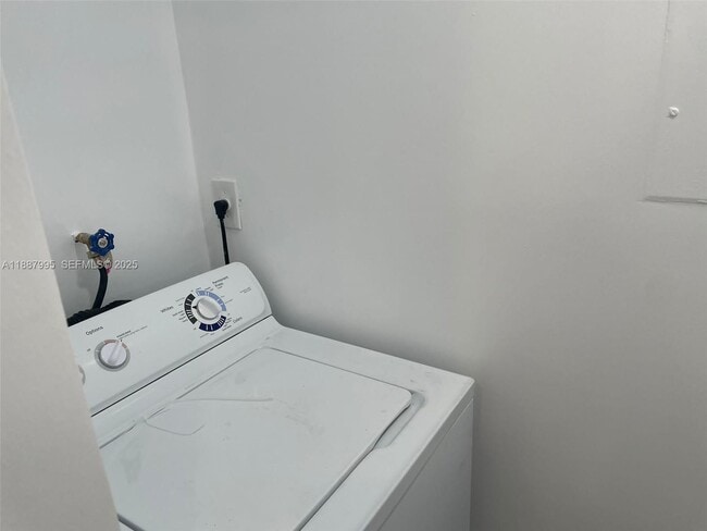 Building Photo - 6275 SW 130th Ave