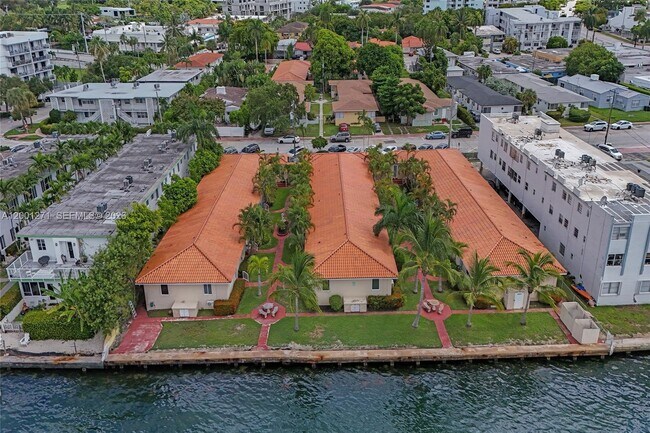 Foto del edificio - 2170 Bay Dr