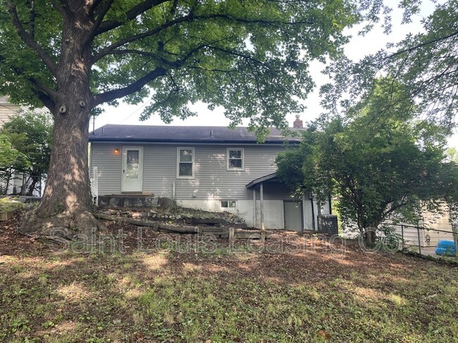 Building Photo - 528 Ames Pl