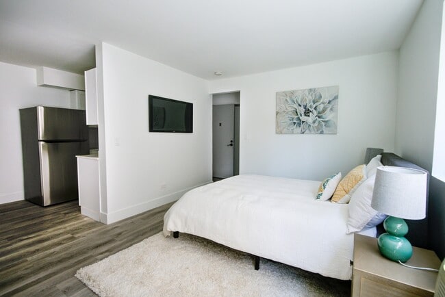 Building Photo - 5314 N Damen Ave