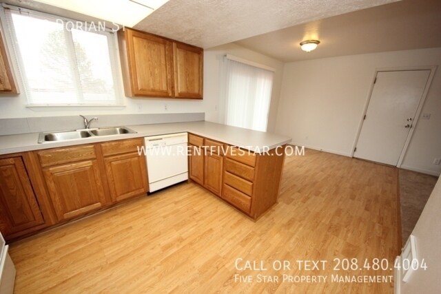 Foto del edificio - 5020 Dorian St