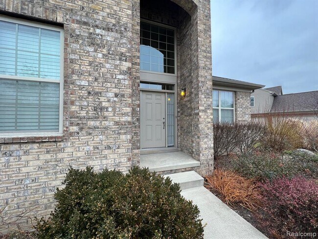Building Photo - 47624 Lindenhurst Blvd