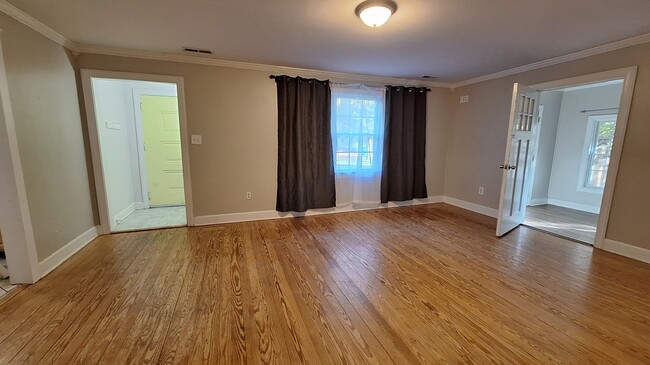 Building Photo - 240 Fresno Dr