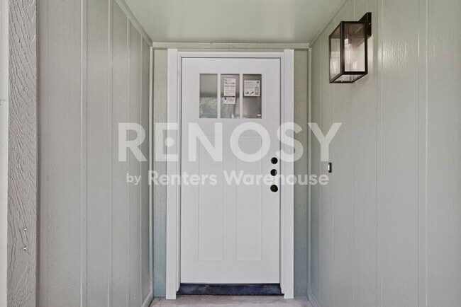 Building Photo - Completely Refreshed Arlington Home