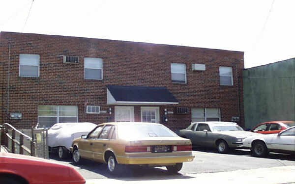 Building Photo - 6421-6423 Hegerman St