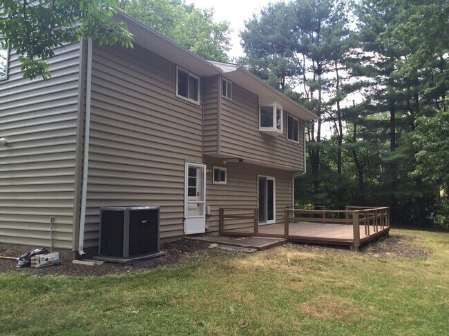 Building Photo - 6 Stewart Ln