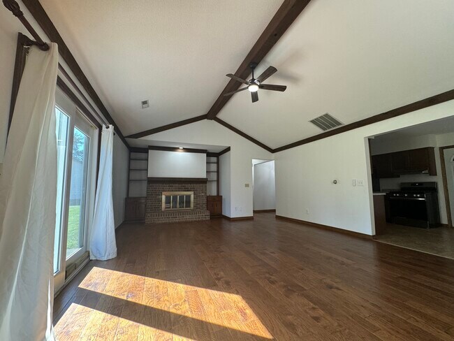 Building Photo - 8813 Beacon Woods Pl
