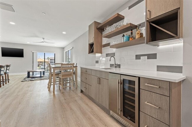 Building Photo - 12400 Capri Cir N