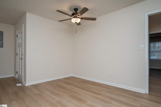 Building Photo - 475 Vinyard Rd