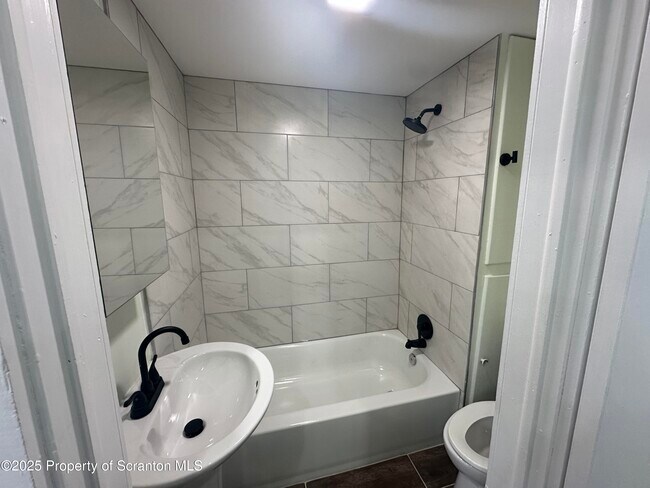 Building Photo - 1264 S 6th Ave