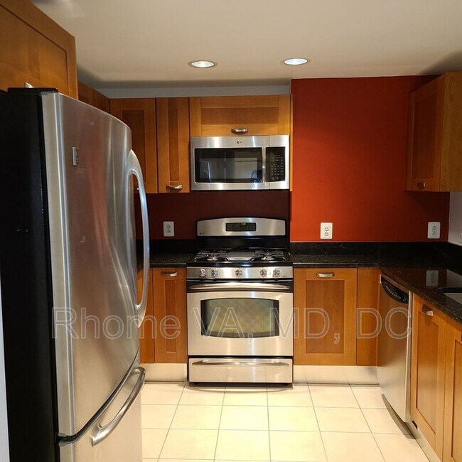 Foto del edificio - 2451 Midtown Ave