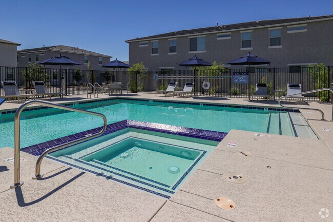 Piscina - Avalon Townhomes
