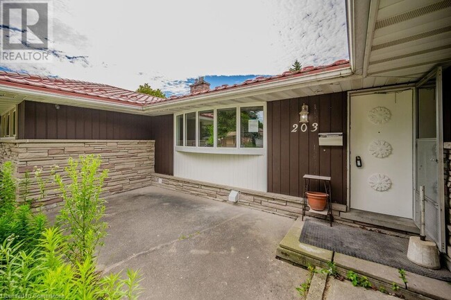 Building Photo - 203 Forest Hill Dr