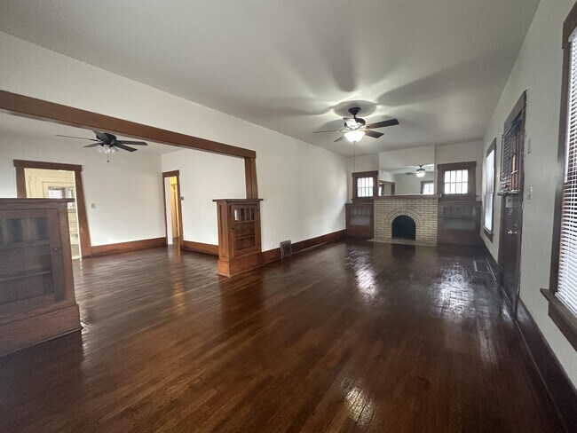 Building Photo - 907 N Faulkner St