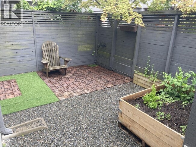 Building Photo - 1352 W 7th Ave