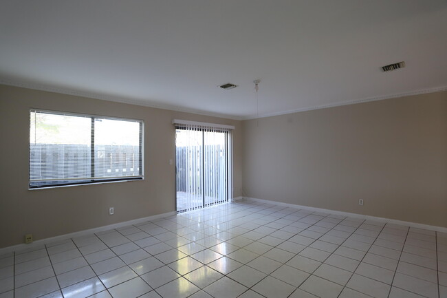 Building Photo - 101 Shoreview Dr