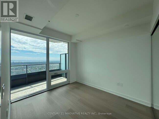 Photo du bâtiment - 448 Burnhamthorpe Rd W