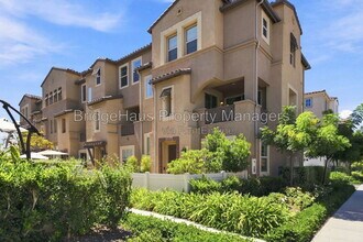 Building Photo - 1295 Via Lucero