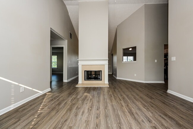 Building Photo - 342 Summit View Dr