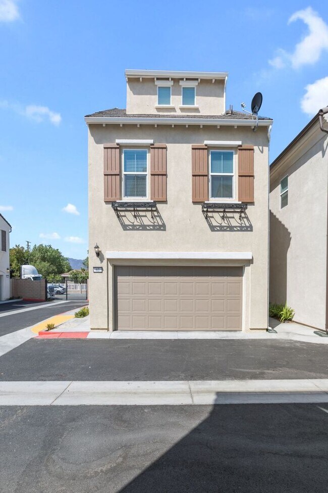 Foto del edificio - fantastic 4 bedroom 4 bath * solar home * ...