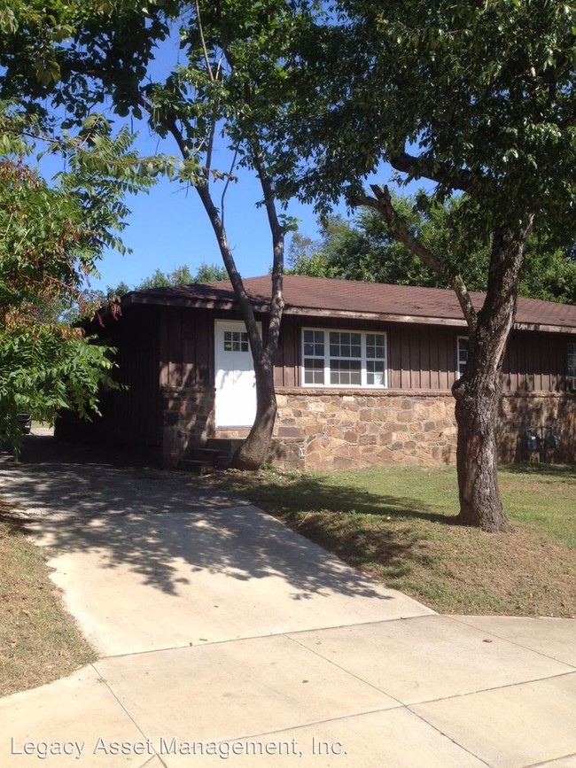 Building Photo - 510-510 S Duncan Ave
