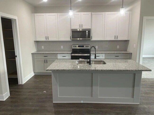 Foto del edificio - Single family slab home with three car garage. This home is 4 bedrooms, three bathrooms open floo...