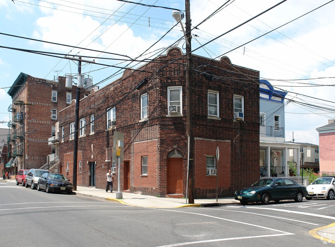 Building Photo - 2709 Central Ave