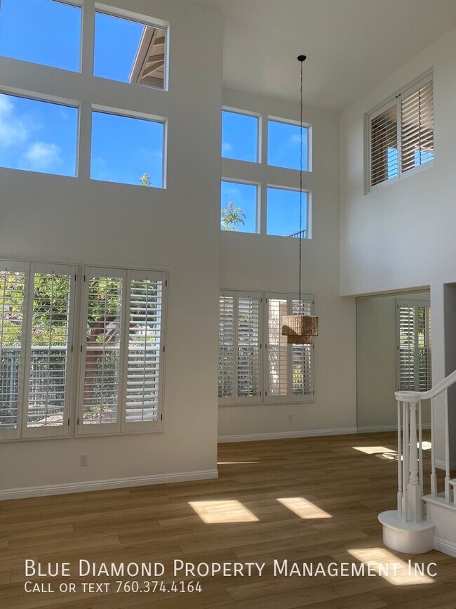 Foto del edificio - Upgraded 2 BR, 2.5 BA with a large loft in...