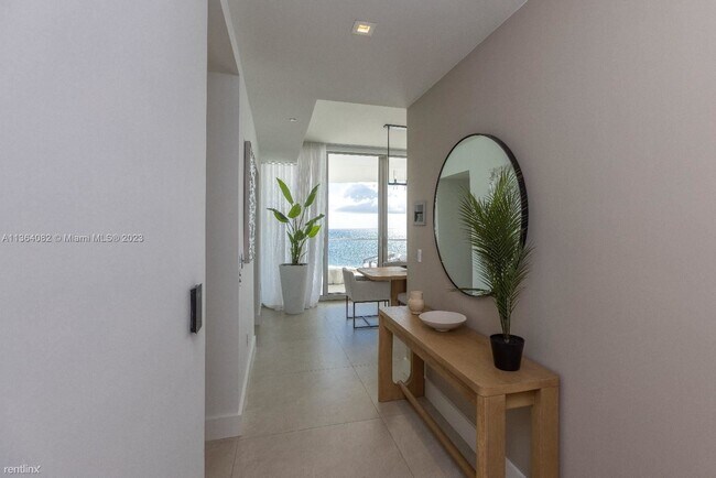 Foto del edificio - 2 br, 2.5 bath Condo - 16901 Collins Ave A...