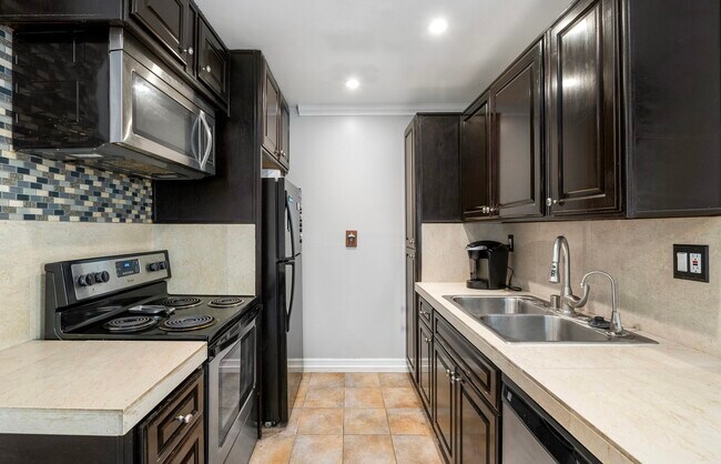 Foto del edificio - 1000 W MacArthur Blvd