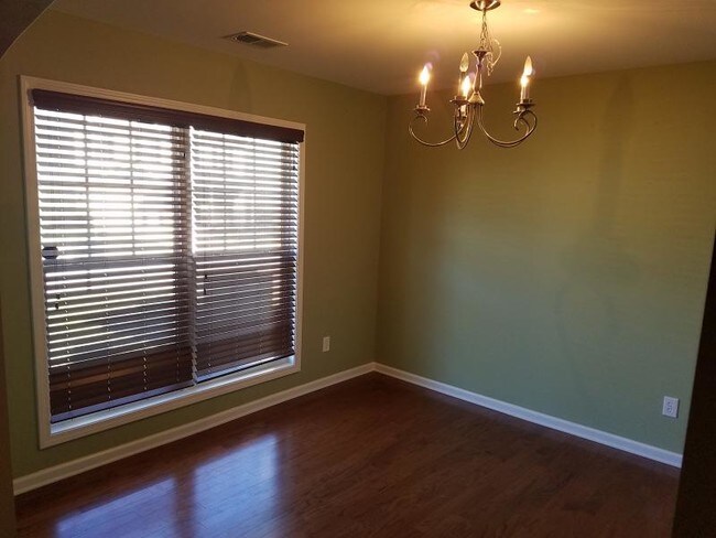 Foto del edificio - 327 Pinnacle Ridge Drive