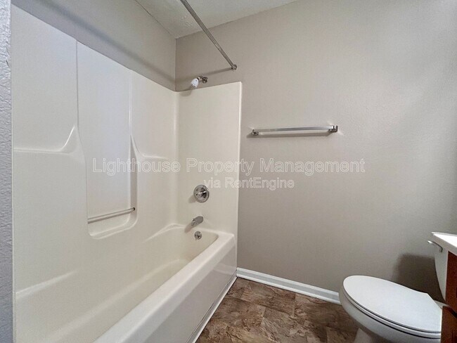 Foto del edificio - 585 W Randall St