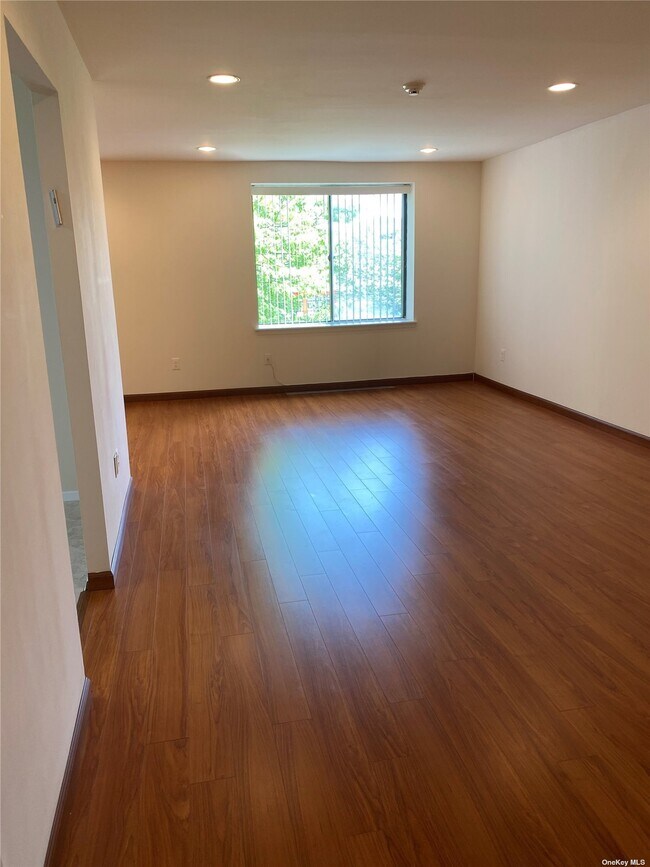 1 Ipswich Ave Unit 224, Great Neck, NY 11021 Apartment for Rent in