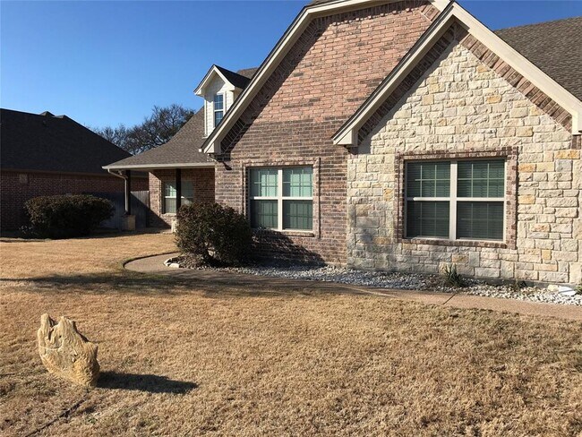 Building Photo - 2800 Willow Ridge Cir