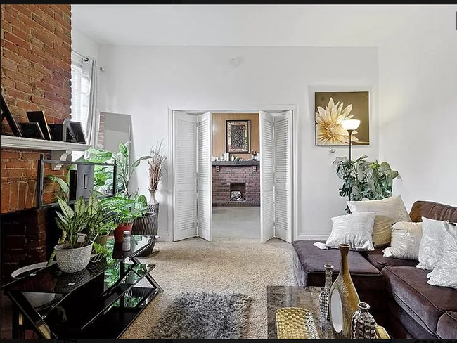 Living Room Area - 1959 Crafton Blvd