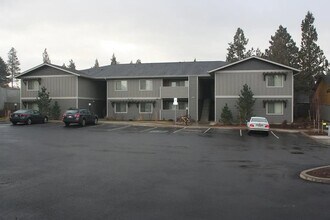 Building Photo - 200-200 Summer Lake Pl