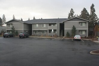 Building Photo - 200-200 Summer Lake Pl