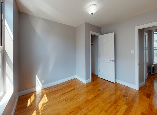 Building Photo - 453 W 140th St