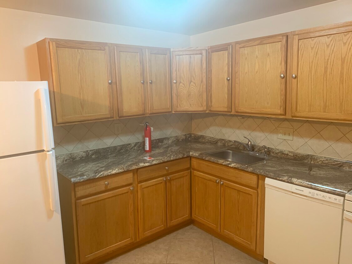Kitchen - 3339 Huntley Square Dr