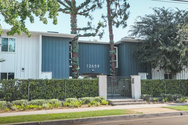 Foto del edificio - 12659 Moorpark Apartments
