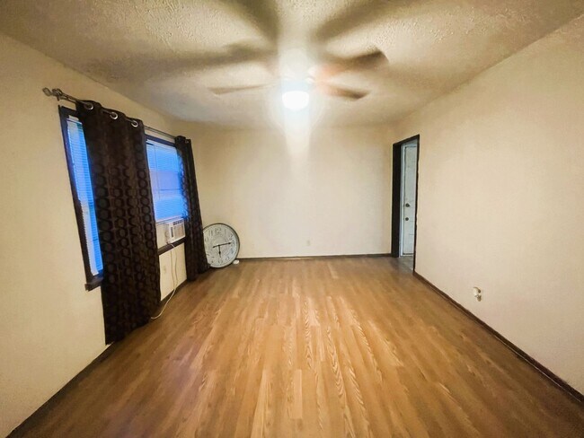 Building Photo - 5216 Foster Dr