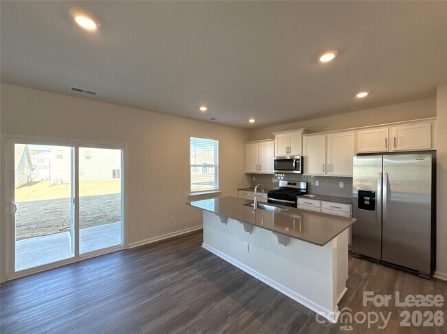 Foto del edificio - 7640 Bainbridge Rd